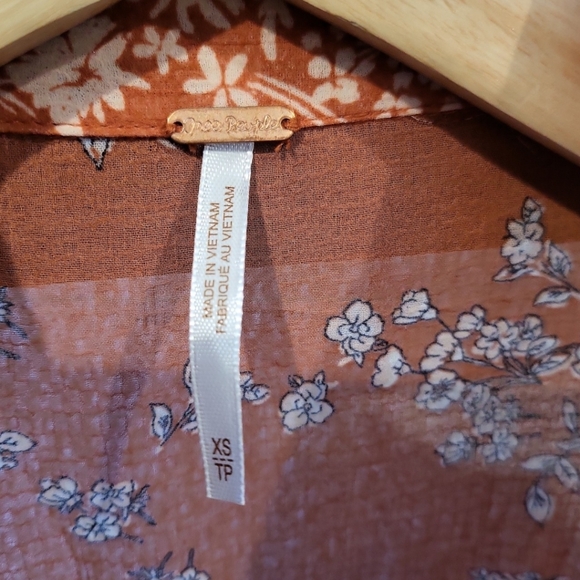 Free People bohemian blouse floral print button-up bell sleeves flowy feminine - Picture 3 of 11